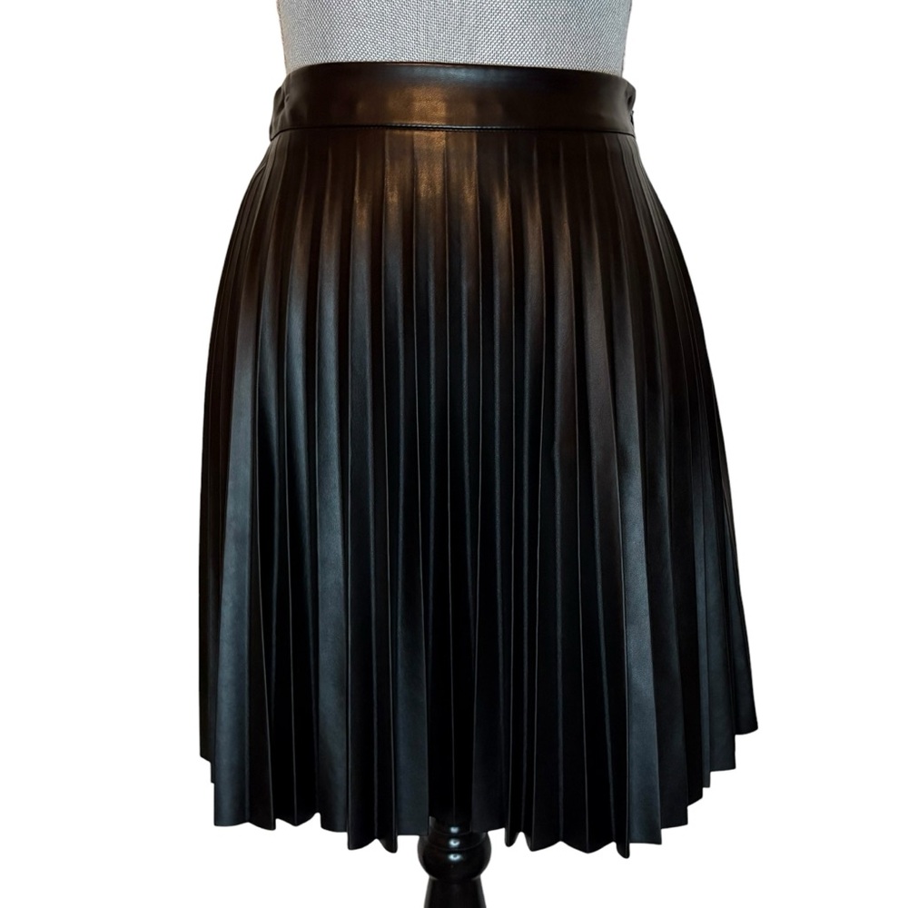 New Look Black Faux Leather Pleated Skirt